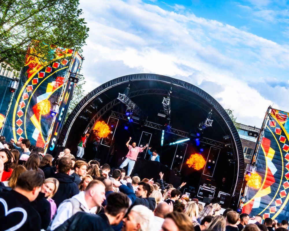 SCHAAMTELOOS DJ Act sfeerbeeld